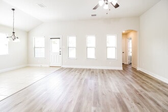 334 Highmeadow Dr in Aubrey, TX - Building Photo - Building Photo