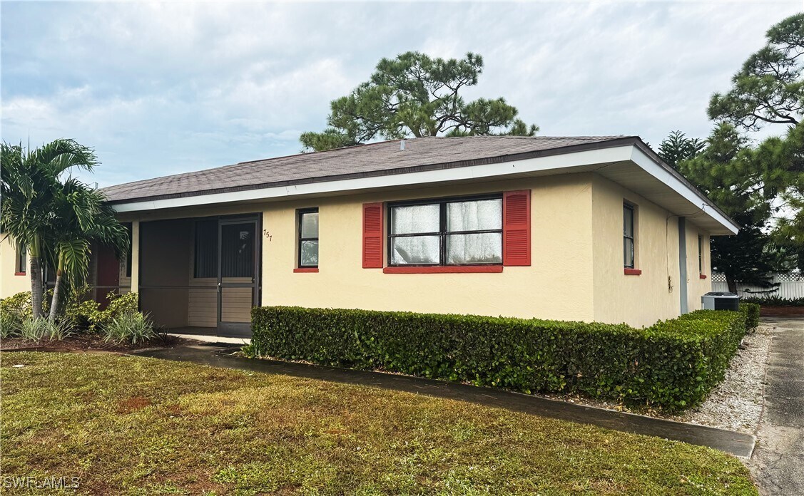 757 95th Ave N in Naples, FL - Building Photo
