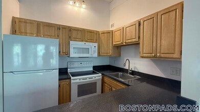 2 Westgate Dr in Woburn, MA - Building Photo - Building Photo