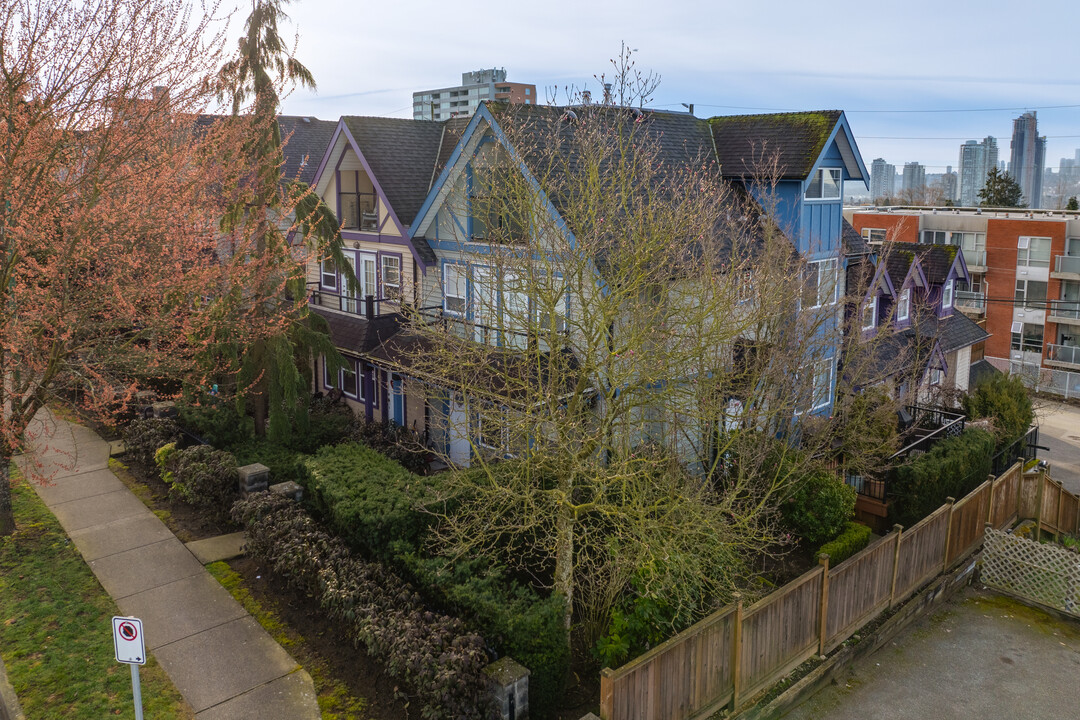 3838 Albert St in Burnaby, BC - Building Photo