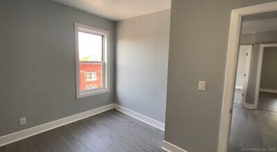 782 Hallett St, Unit 6 in Bridgeport, CT - Foto de edificio - Building Photo