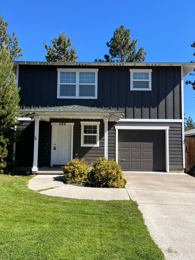 property at 588 SE Roosevelt Ave