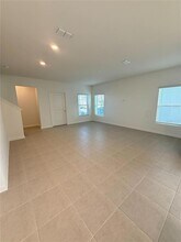 6080 Zen Wy in Oakland, FL - Foto de edificio - Building Photo