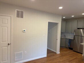 15 E Read St, Unit 1B in Baltimore, MD - Foto de edificio - Building Photo