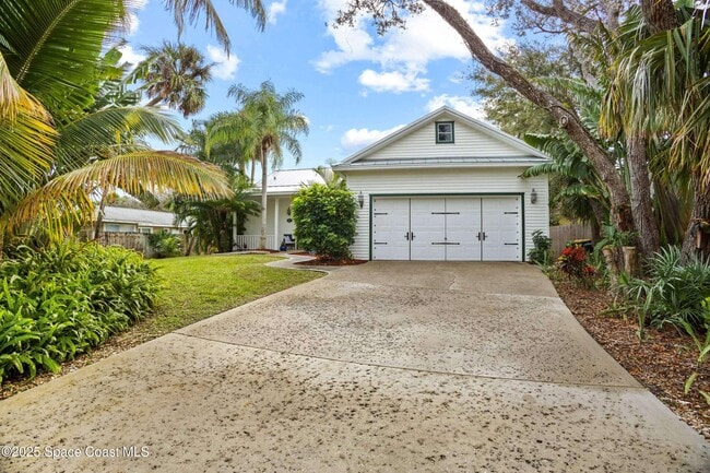 225 Pelican Dr