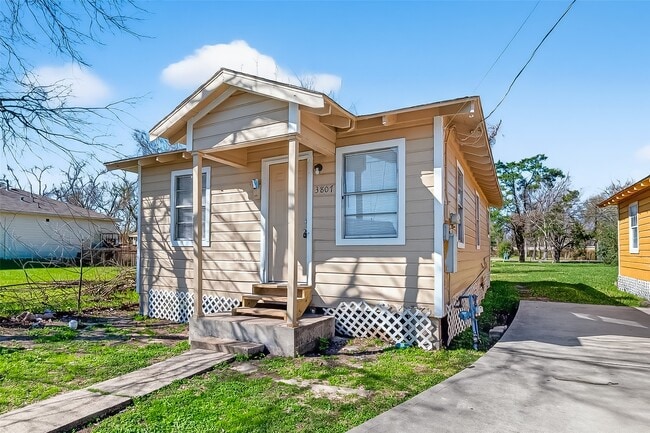 3807 Love St in Houston, TX - Foto de edificio - Building Photo