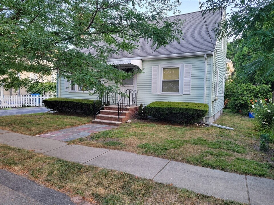 23 Hull St in Belmont, MA - Building Photo
