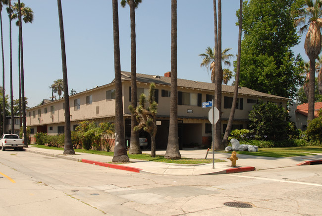 11006 Kling St in North Hollywood, CA - Foto de edificio - Building Photo