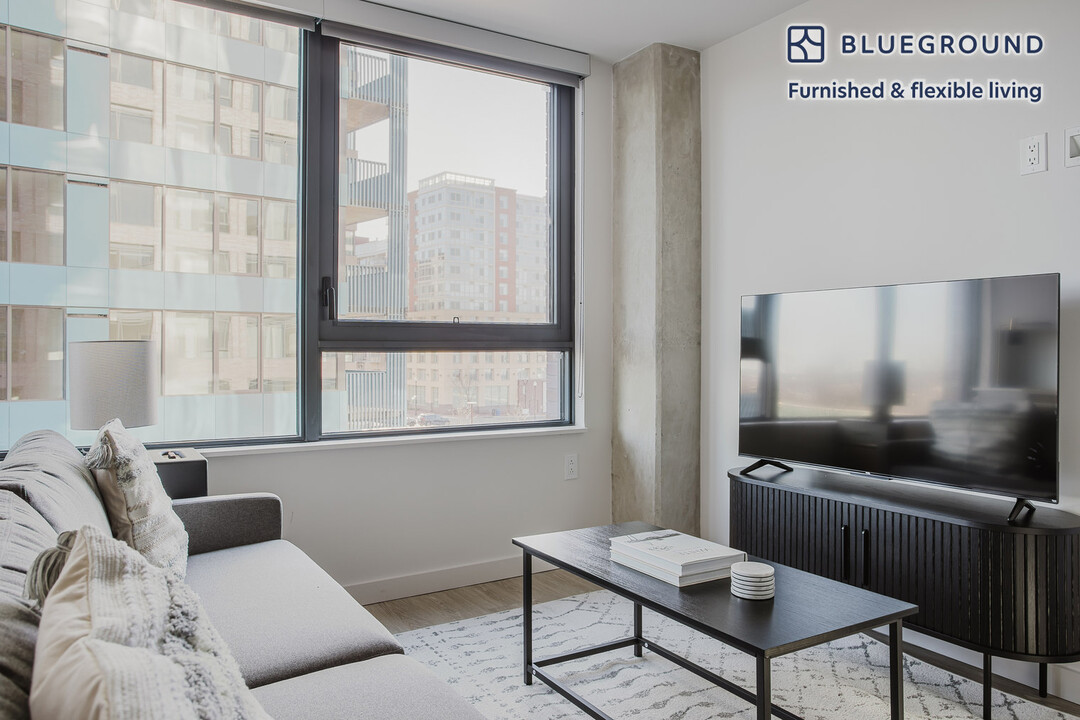 3030 Potomac Ave-Unit -FL3-ID1009 in Arlington, VA - Building Photo