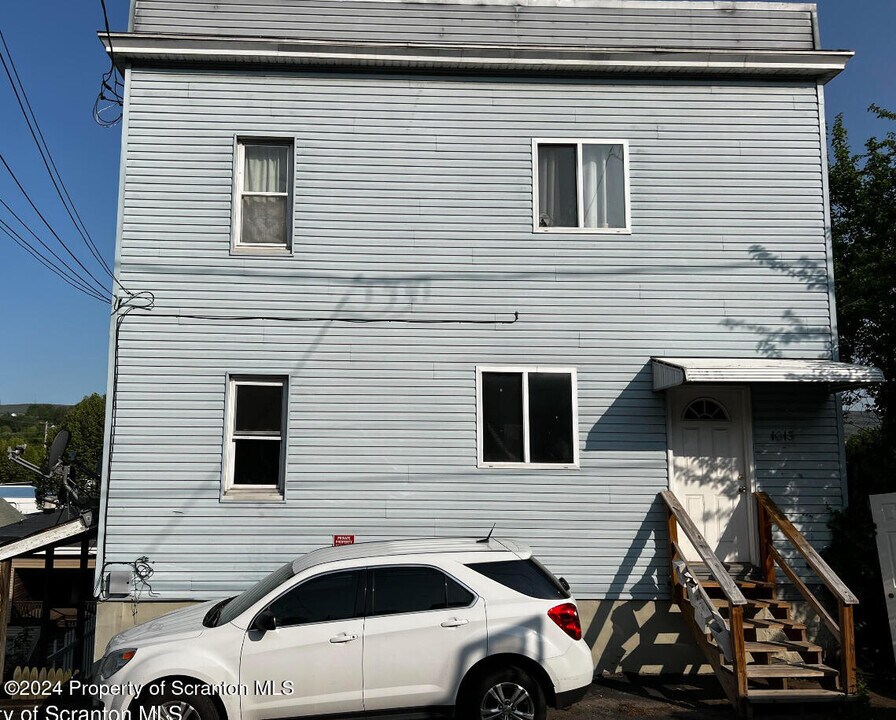 1013 Bergen Ct in Scranton, PA - Building Photo