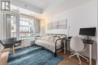 360 Patricia Ave in Ottawa, ON - Building Photo - Building Photo