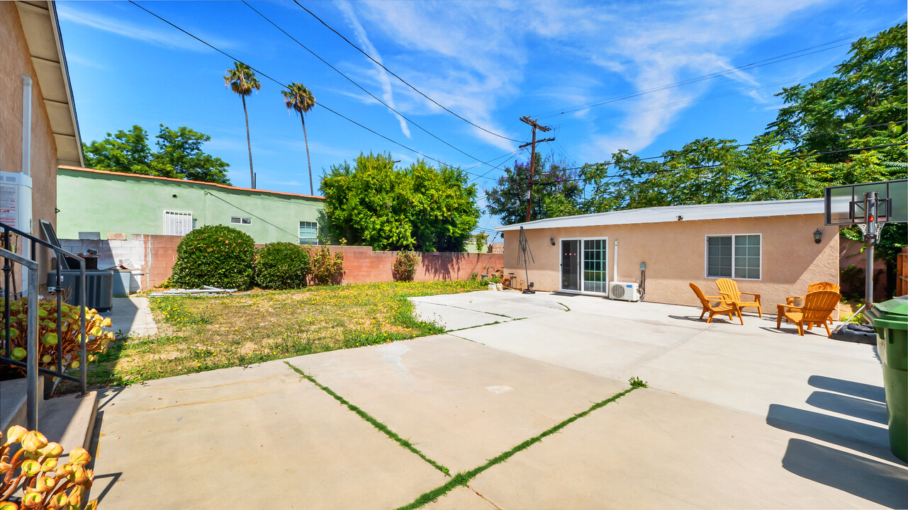 3023 W 74th St in Los Angeles, CA - Building Photo