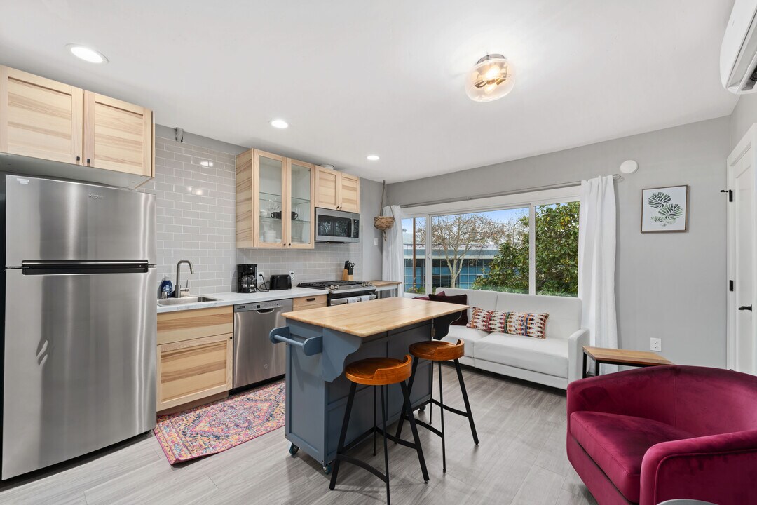 2644 33rd St, Unit B in Sacramento, CA - Building Photo