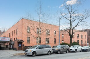 37-31 149th St in Flushing, NY - Building Photo