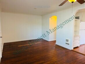 7371 Hyatt St in San Diego, CA - Foto de edificio - Building Photo