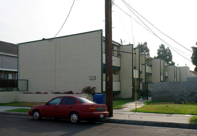 14612 Larch Ave in Lawndale, CA - Foto de edificio - Building Photo