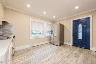 196 Willowood Dr in Wantagh, NY - Building Photo - Building Photo