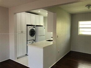 110 Zamora Ave, Unit #4 in Coral Gables, FL - Foto de edificio - Building Photo