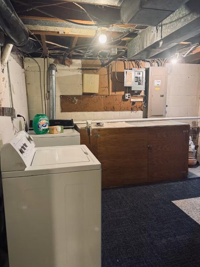 1062 Glenhill Rd in St. Paul, MN - Building Photo - Building Photo