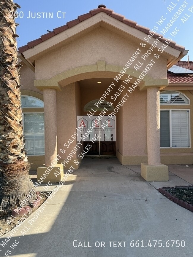 200 Justin Ct in Shafter, CA - Foto de edificio - Building Photo
