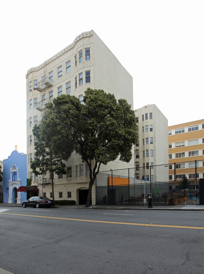 Symphony Tower Apartments in San Francisco, CA - Foto de edificio - Building Photo