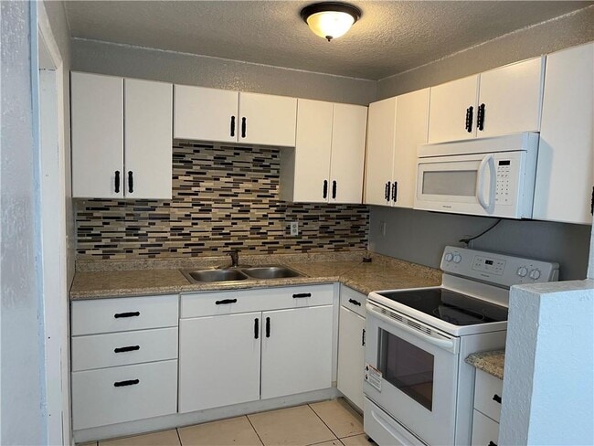 918 NW 24th Ave in Fort Lauderdale, FL - Building Photo - Building Photo