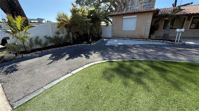 1814 Thomas St in Hollywood, FL - Building Photo - Building Photo