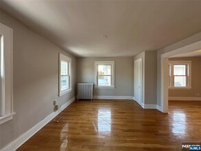 1611 Maple St-Unit -2 in Fort Lee, NJ - Building Photo - Building Photo