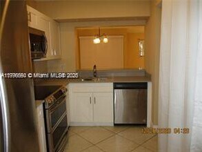 424 SE 11th Terrace in Dania Beach, FL - Building Photo - Building Photo