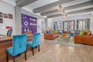 The Lookout at Comanche Hill in San Antonio, TX - Building Photo