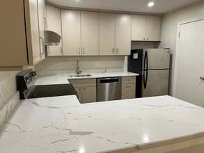 10702 Kings Riding Way, Unit T in North Bethesda, MD - Building Photo - Building Photo