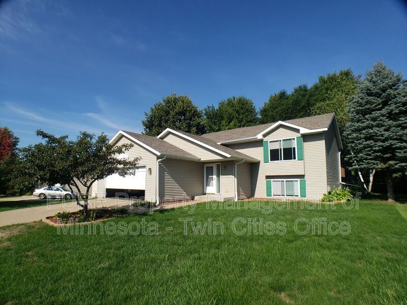 141 Linden Rd in Prescott, WI - Building Photo