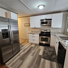 2123 Barbara Ln in Decatur, GA - Foto de edificio - Building Photo