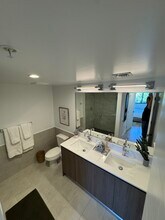 2545 NE 183rd St, Unit B2 in North Miami Beach, FL - Foto de edificio - Building Photo