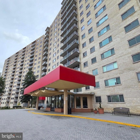 2500 N Van Dorn St, Unit 808 in Alexandria, VA - Building Photo - Building Photo