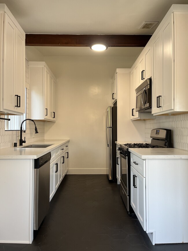 3430 Caroline Ave in Culver City, CA - Foto de edificio - Building Photo