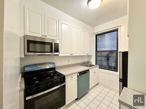 West 55th Street, Unit 3C in New York, NY - Building Photo - Building Photo