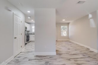 233 Milray Ln in Gulfport, MS - Foto de edificio - Building Photo