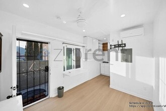 2755 Sanborn Ave in Montrose, CA - Building Photo - Building Photo