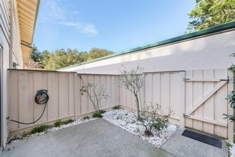 1358 Terra Nova Blvd in Pacifica, CA - Foto de edificio - Building Photo