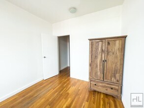 NOLL STREET / Spacious 2 Bed 1-Bath / No Fee in Brooklyn, NY - Building Photo - Building Photo