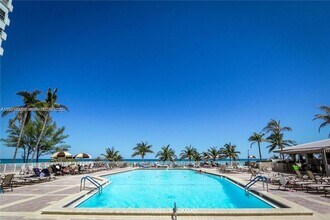 1985 S Ocean Dr, Unit 3A in Hallandale Beach, FL - Building Photo - Building Photo