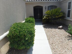 2735 Evergreen Oaks Dr in Henderson, NV - Building Photo - Building Photo