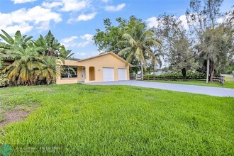 11550 SW 17th Ct in Davie, FL - Foto de edificio - Building Photo