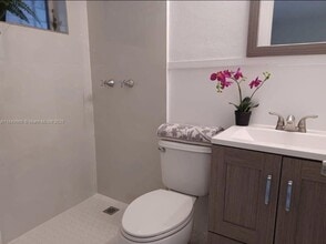 721 NE 10th St in Hallandale Beach, FL - Building Photo - Building Photo