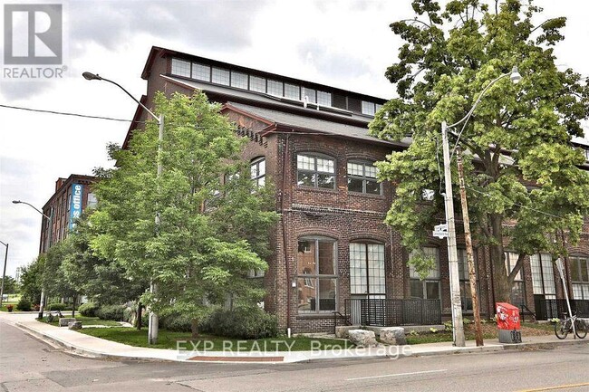 1100-1100 Lansdowne Ave