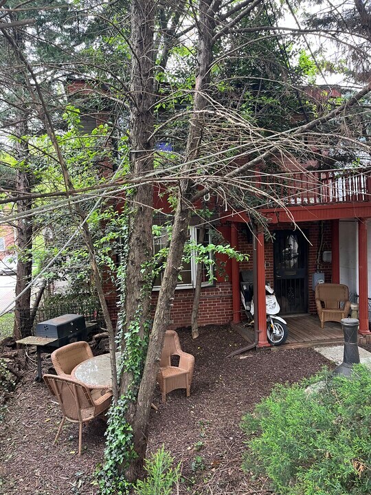 142 Webster St NE, Unit Loft Bedrooms in Washington, DC - Building Photo