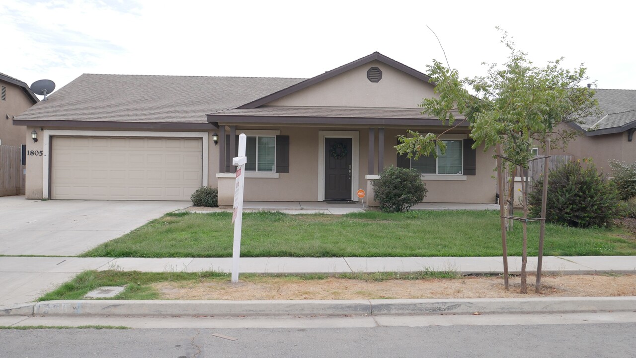 1805 Hermosa Ave in Tulare, CA - Building Photo