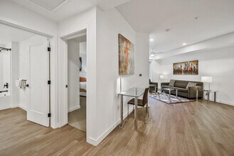 375 Camino De La Reina, Unit ID1039835P in San Diego, CA - Building Photo - Building Photo