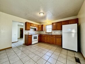 2117 Cedarwood Ct in Lebanon, MO - Building Photo - Building Photo